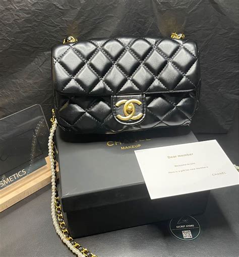 chanel makup bag|Chanel makeup bag free gift.